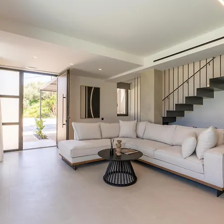- I Villa *
